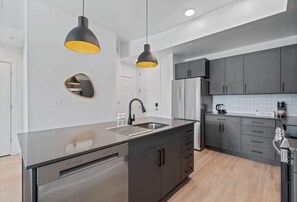 Cookware/dishes/utensils