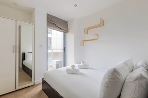 3 habitaciones, tabla de planchar con plancha, internet y ropa de cama 