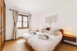 1 bedroom, desk, iron/ironing board, travel cot - El Nido Seafront Hideaway  by Bayside (Playa Honda)