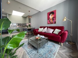 Deluxe Suite | Laptop workspace, blackout curtains, soundproofing, iron/ironing board