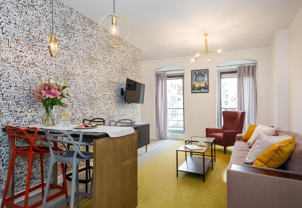 Comfort suite | Woonruimte | Een 12-inch plasmatelevisie met kabelzenders