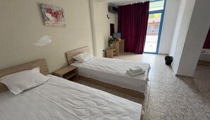 Triple Room | Free WiFi, bed sheets - Carnival (Varna)