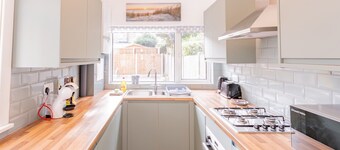 Pass the Keys | Comfortable Flat with Patio | Sleeps 4