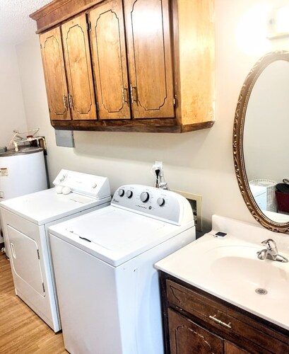 Camp Creek Cottage 3br, 2ba w Outdoor Tent & Grill