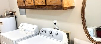 Camp Creek Cottage 3br, 2ba w Outdoor Tent & Grill
