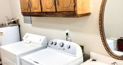 Camp Creek Cottage 3br, 2ba w Outdoor Tent & Grill