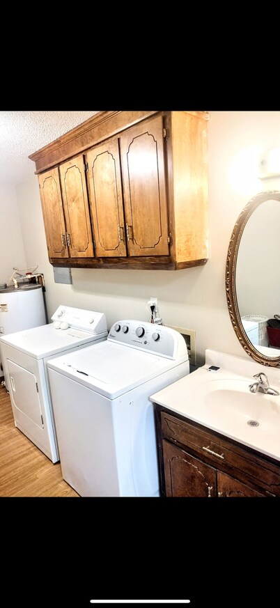 Camp Creek Cottage 3br, 2ba w Outdoor Tent & Grill