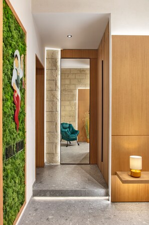 Phòng đôi Deluxe, ban công, quang cảnh thành phố | Bàn, khu vực làm việc phù hợp cho laptop 