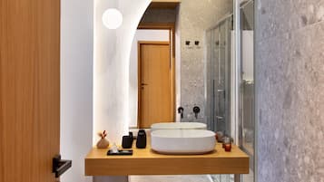 Superior Double Room, City View | Bathroom