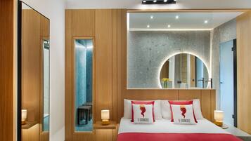 Habitación de lujo doble, balcón, vistas al patio | Escritorio, espacio para trabajar con un portátil, wifi gratis