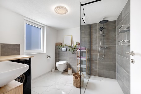 Shower, hair dryer, towels. Apartment 'Apfelwiese' with Private Terrace, Garden, and Wi-Fi