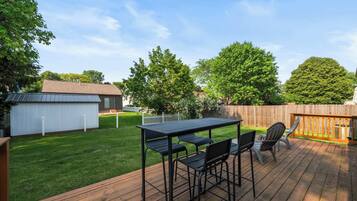 Tempat makan outdoor