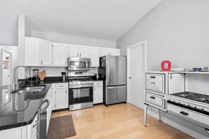 House, Multiple Beds, Patio, Garden View (The Suburban Nest) | Private kitchen