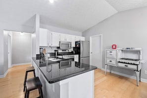 House, Multiple Beds, Patio, Garden View (The Suburban Nest) | Private kitchen | Fridge, microwave, oven, stovetop