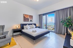 Apartamento Premium, 2 habitaciones, bañera, vistas a la ciudad | Caja fuerte, cortinas opacas, tabla de planchar con plancha