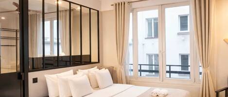 尊荣公寓, 庭院景观 | 起居区 | 80-厘米智能电视(配备数码频道)