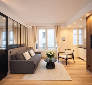Premium Apartment, Courtyard View | Living area | 80-cm Smart TV with digital channels - 1628 Matignon (Paris)