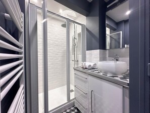 尊荣公寓, 庭院景观 | 浴室