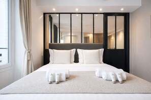 Premium-Apartment, Blick auf den Innenhof | Bügeleisen/Bügelbrett, Reisekinderbett, kostenloses WLAN, Bettwäsche