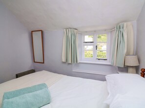 2 dormitorios, decoración individual, mobiliario individual