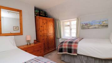 2 dormitoris, decoració individual i mobiliari individual