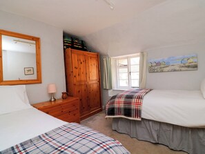 2 bedrooms, individually decorated, individually furnished