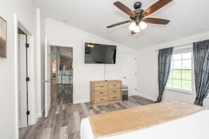House, Multiple Beds, Patio, Garden View (Stillwater Hollow) | 3 bedrooms, individually decorated, individually furnished, bed sheets