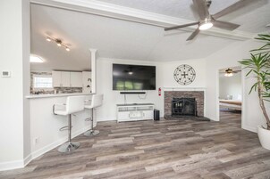 House, Multiple Beds, Patio, Garden View (Stillwater Hollow) | Interior