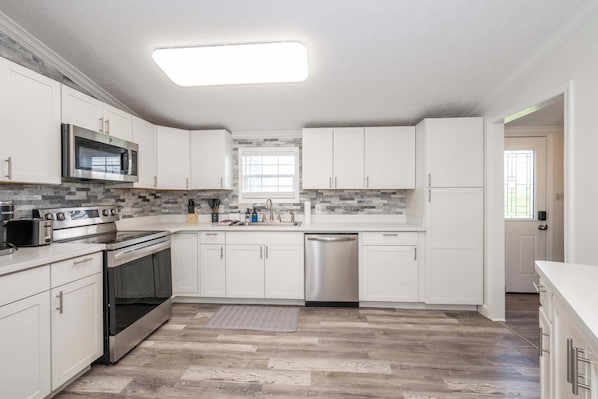 House, Multiple Beds, Patio, Garden View (Stillwater Hollow) | Private kitchen