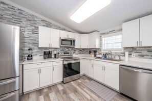 House, Berbilang Katil, Patio, Garden View (Stillwater Hollow) | Dapur peribadi | Peti sejuk, ketuhar gelombang mikro, ketuhar, dapur