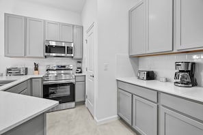 Fridge, microwave, stovetop, dishwasher