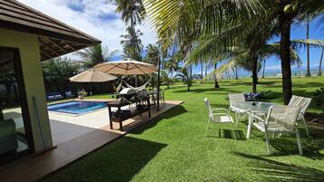Bangalô luxo, vista para a praia | Terraço/pátio
