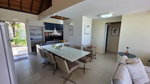 Deluxe Bungalow, Beach View | Living area