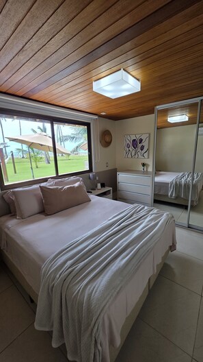 Bungalow Deluks, pemandangan pantai | Ruang kerja ramah laptop, tirai kedap cahaya, dan setrika/meja setrika