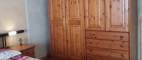 House, 3 Bedrooms, Accessible, Fireplace