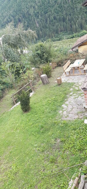 Hus, 3 soverom, tilgjengelighetstilpasset, peis | Overnattingsstedets uteområder