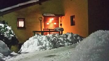 House, 3 Bedrooms, Accessible, Fireplace | Property grounds