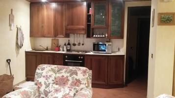 House, 3 Bedrooms, Accessible, Fireplace | Interior