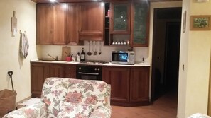 House, 3 Bedrooms, Accessible, Garden View | Interior