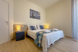 3 bedrooms, desk, iron/ironing board, free WiFi