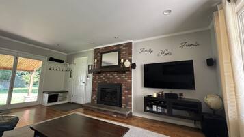 Smart TV, fireplace, stereo