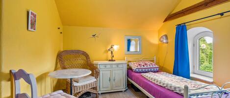 1 bedroom, WiFi, bed sheets