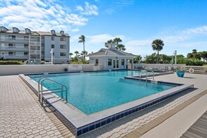 Pool - Charming 2-bedroom condo in delightful Stuart with WiFi, AC (Stuart)