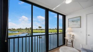 Interior - Charming 2-bedroom condo in delightful Stuart with WiFi, AC (Stuart)