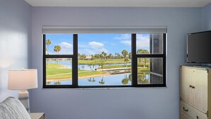 Room - Charming 2-bedroom condo in delightful Stuart with WiFi, AC (Stuart)