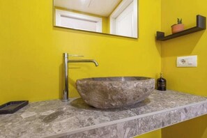 Hair dryer, towels - House Brembo (Milano)