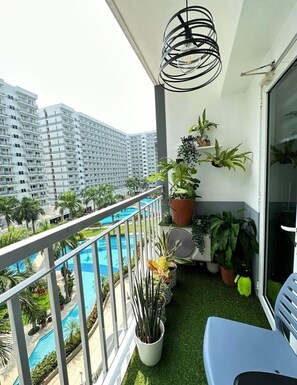 Leilighet, 1 soverom, privat basseng, byutsikt | Balkong