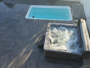 Outdoor spa tub - Country house near the sea (Brandérion)