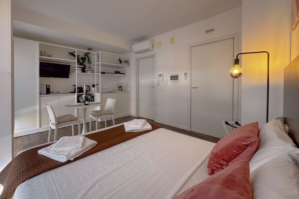 1 bedroom, iron/ironing board, free WiFi, bed sheets