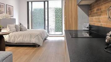 1 bedroom, desk, iron/ironing board, WiFi